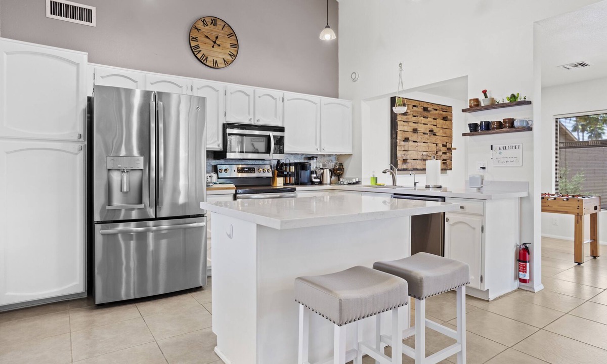 Scottsdale Vista North House | Spacious beautiful ranch house, hot tub & basketball court, near WestWorld, TPC.