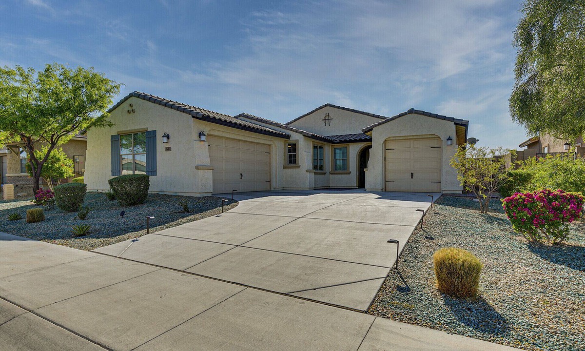Montecito in Estrella House | Spacious, clean 4 bd/3 bath house w/private pool, patio close to sports, hiking
