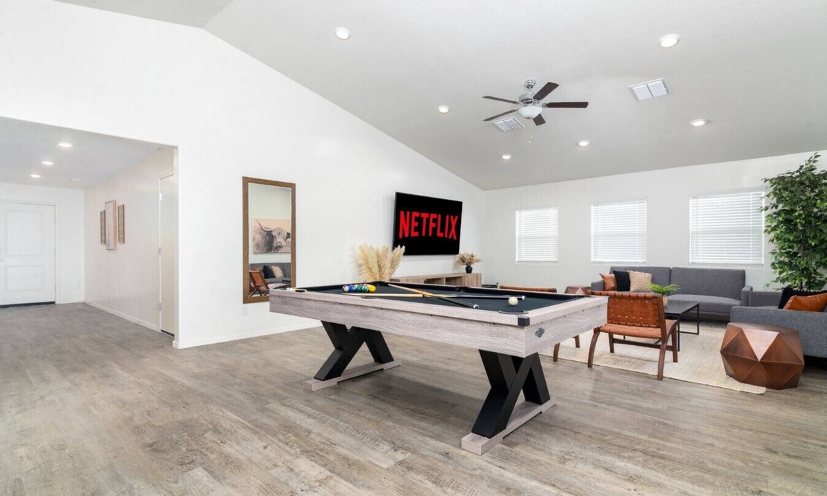Casa Grande House | *Spacious Family Oasis*Pool Table*Backyard*Garage*