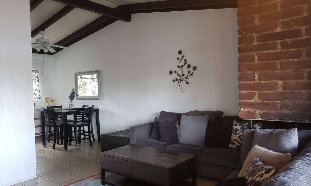 Miramonte Apartment | Spacious furnished 2 bedroom apartment available in a great central location !
