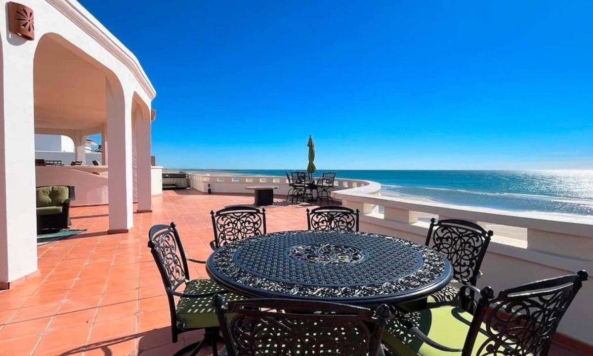 Las Conchas House | Spacious Home in Las Conchas Villa de la Playa