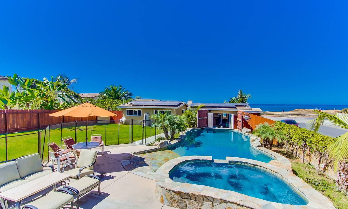 Sunset Cliffs House | Spacious Oceanfront Home w/Private Heated Pool, Hot Tub, Ping Pong, Big Yard