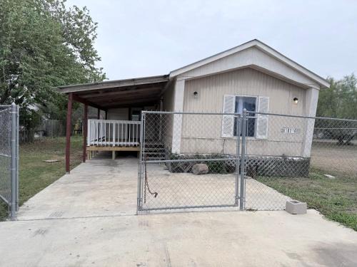 Harlingen House | spacious one Bedroom mobil home