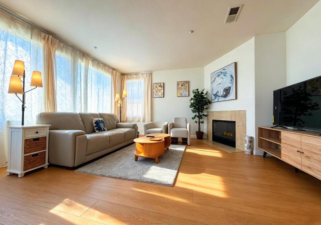 Fontana House | Spacious Private Bedrooms With Full Amenities Near Grocery Stores & Main Highway Routes