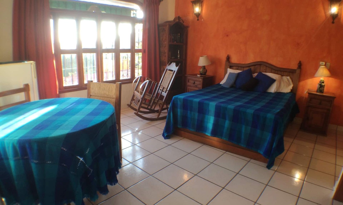 Zihuatanejo House | Spacious room 2 blocks from Playa La Ropa Zihuatanejo