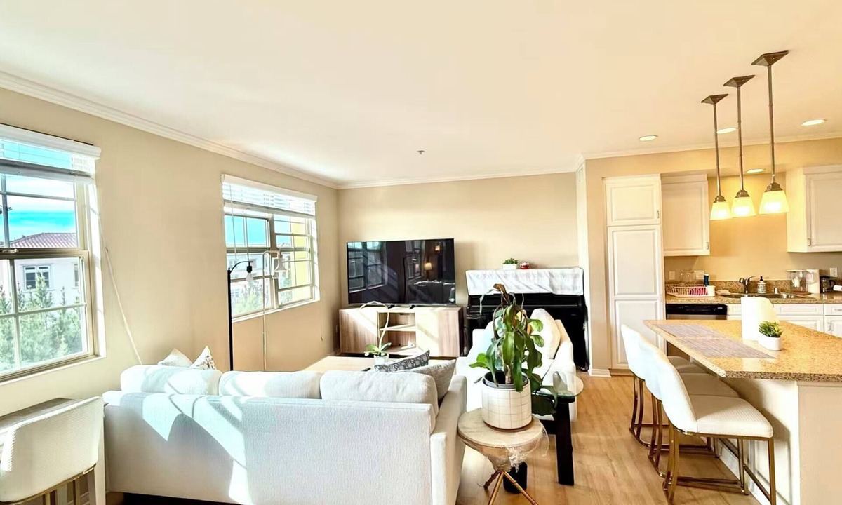 Lake Forest Apartment | Spacious Studio - 2 Beds - Walk to Irvine Spectrum