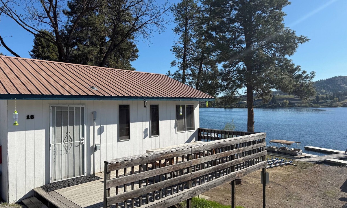 Republic Cabin | Spacious Two-Story, 3 Bedroom Lakefront Cabin w/Deck & Stunning Views
