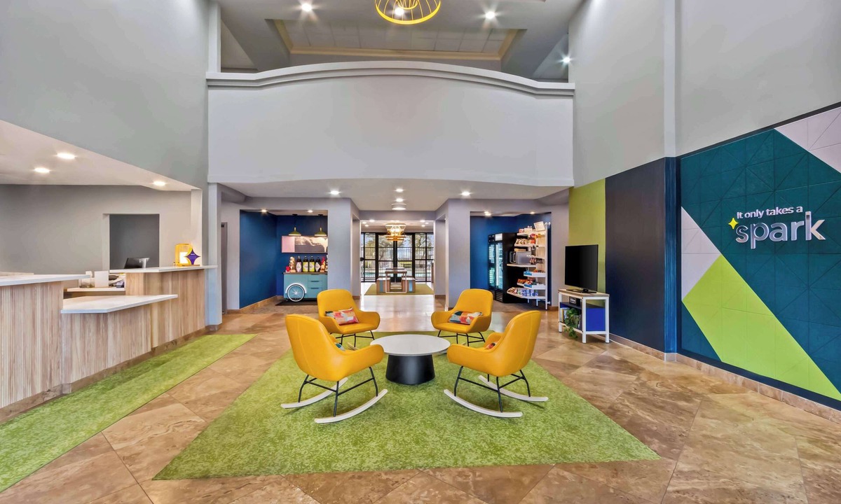 Gilbert Hotel | Spark by Hilton Phoenix East Mesa
