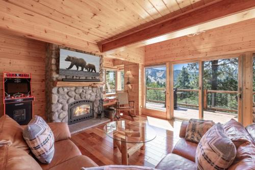 Upper Moonridge Ski Chalet | Starlight Sanctuary - Wow Views, AC, Near Slopes