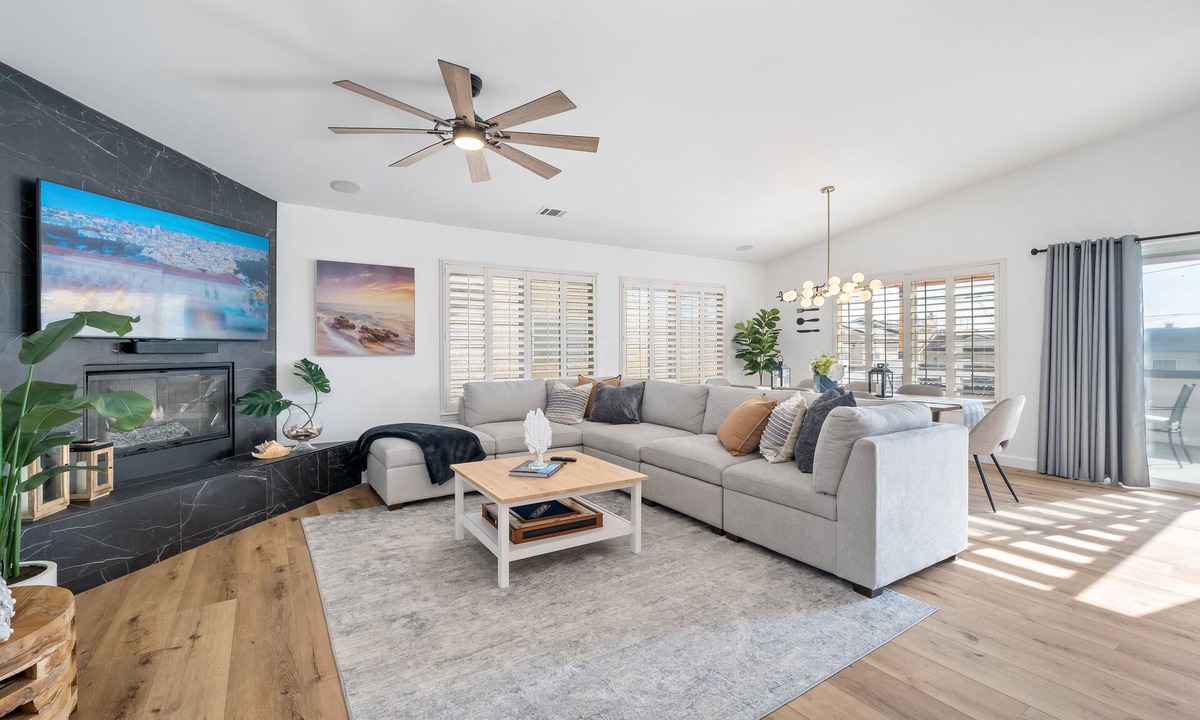 Oceano House | Steps Away From Pismo Beach with Poker/Foosball Table/EV Charger/BBQ grill