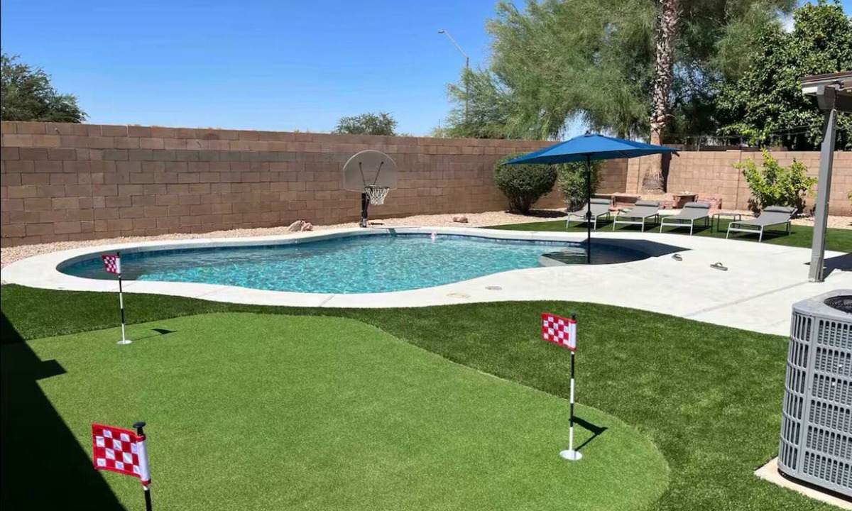 Avondale House | STOP! 10 Reasons Why You'll Want To Book This House!