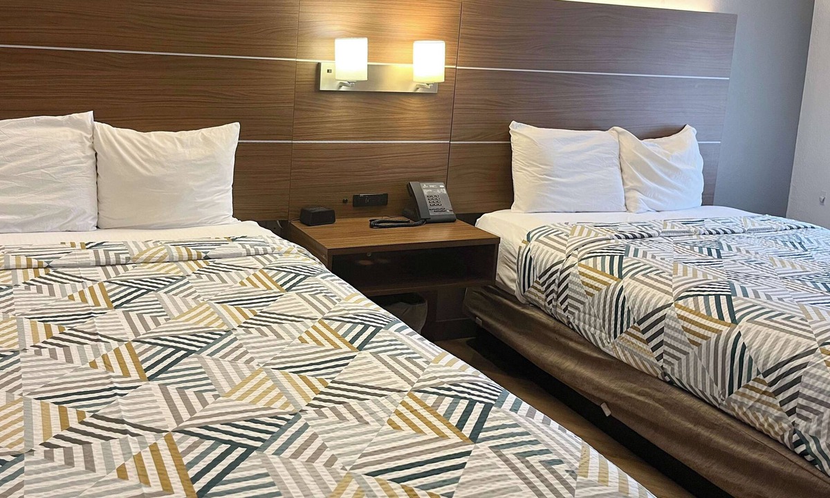 Encanto Hotel | Studio 6 Phoenix, AZ - Midtown