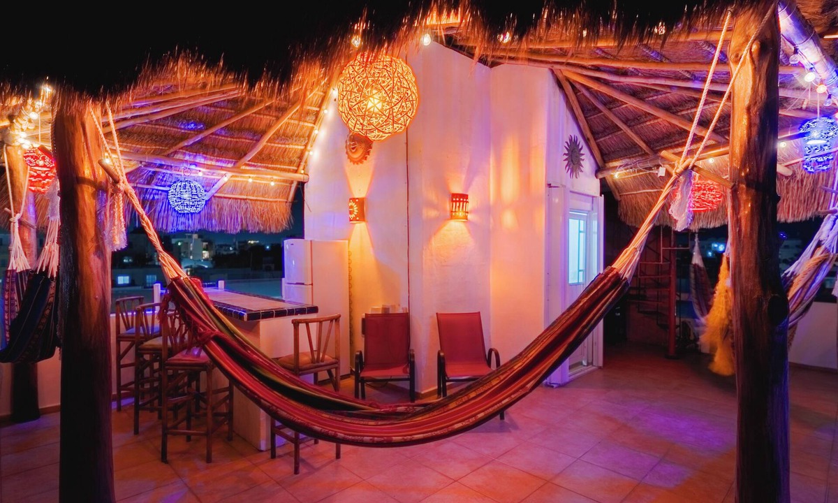 Cancun House | STUNNING SKY DECK/FERRY & BEACH 2min/POOL/SLEEPS 5-16/24-7 SECURITY/GARDEN PATIO