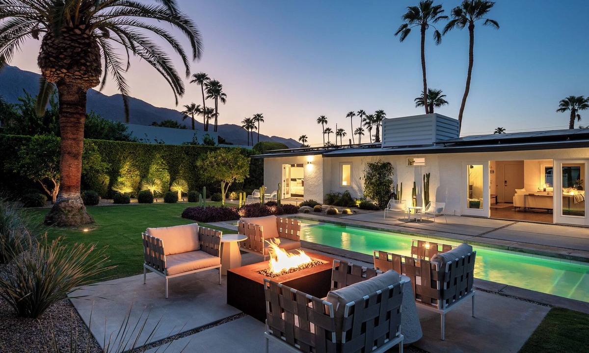 Tahquitz River Estates House | Stylish Mid-Century Home