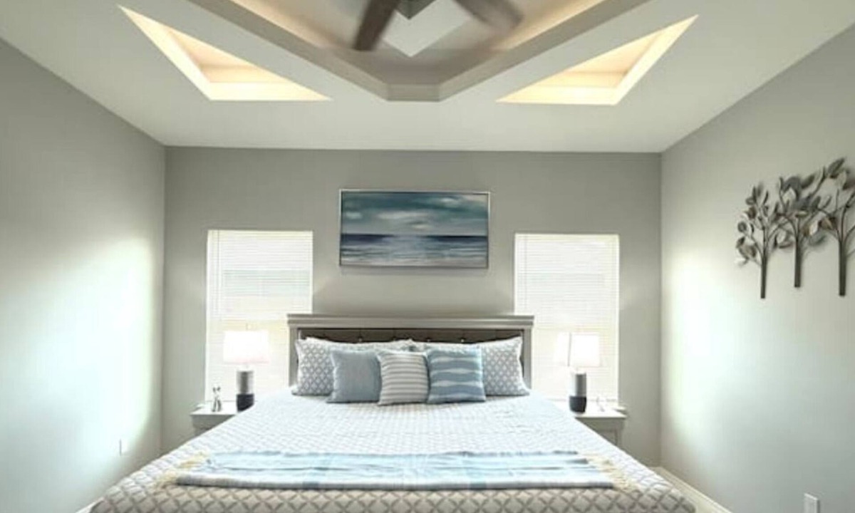 Alamo House | Stylish New Alamo Home Dining & Shops Nearby