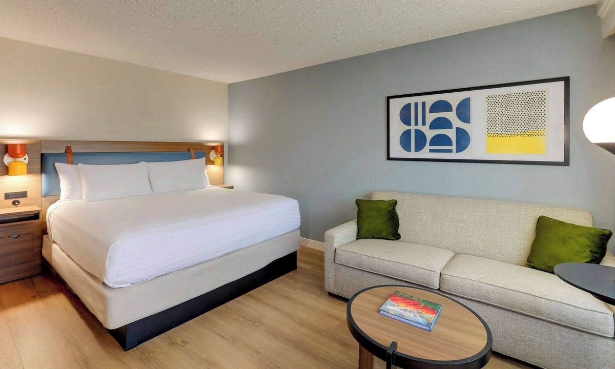 Mayo Clinic House | Stylish Stay in Scottsdale w/Pool, Gym & Near Mayo Clinic Campus Scottsdale!