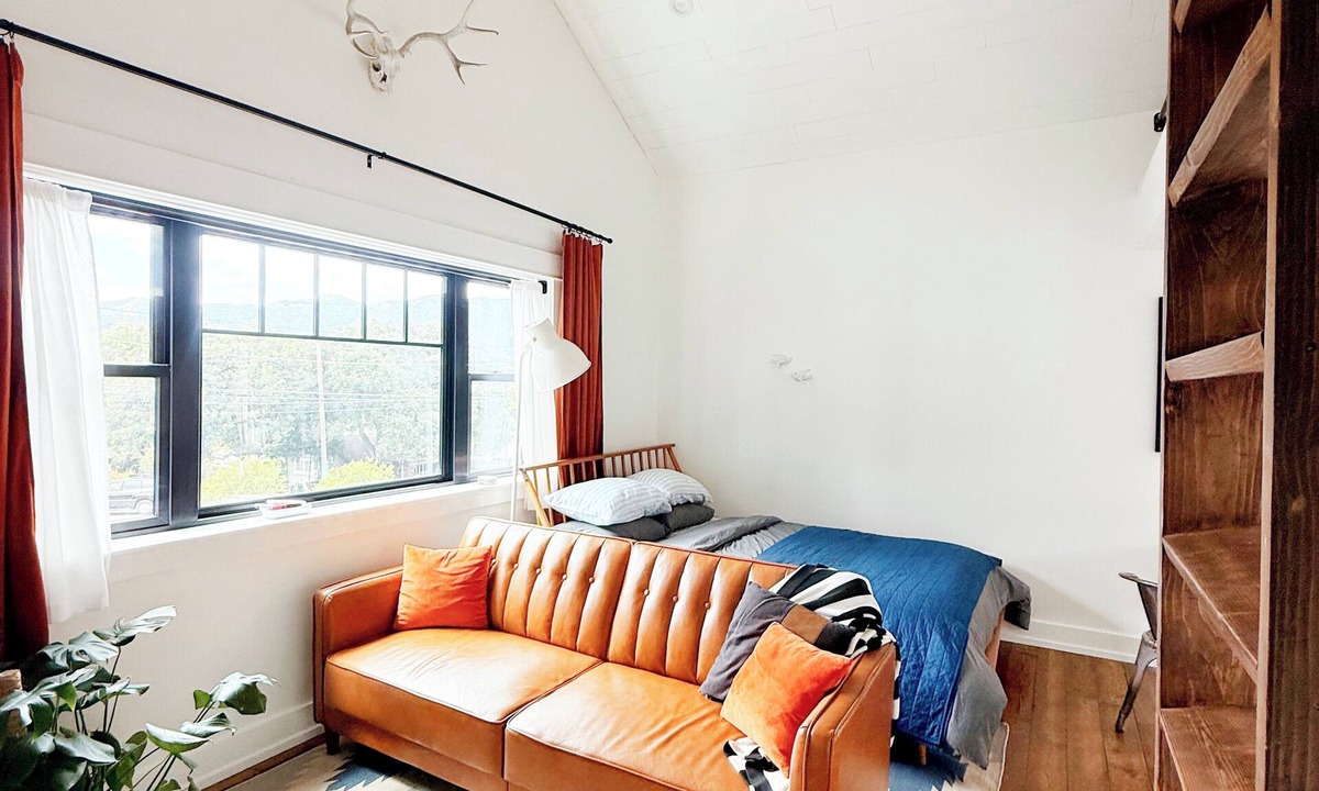 La Crescenta-Montrose Apartment | Suite in the Foothills of LA for Extended Stays