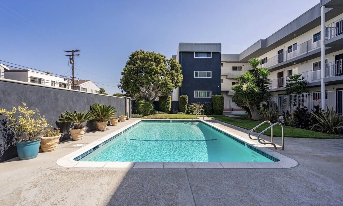 South Redondo House | Summer Special! Luxurious, Modern Condo - Gym, Pool, Steps to Hermosa