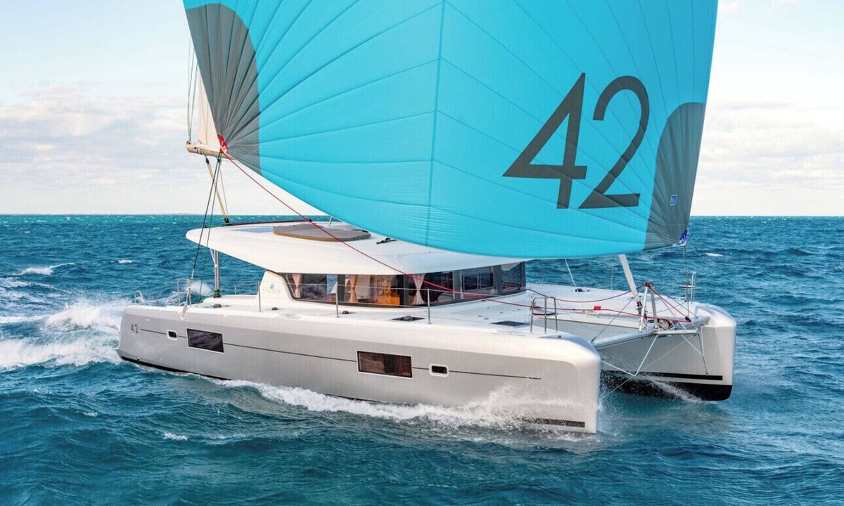Grand Valinco Boat Rental | Sun-Kissed Sailing Adventure in Córcega