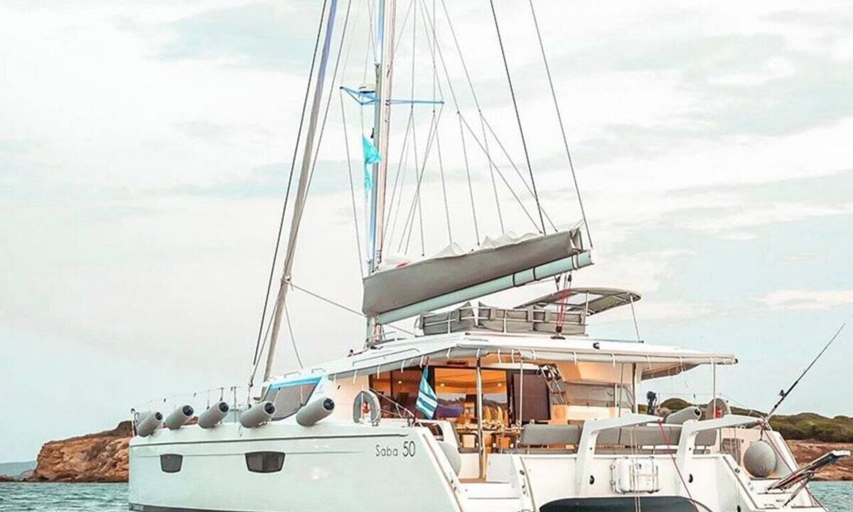 La Paz Boat Rental | Sun-Kissed Sailing in Mar de Cortez: A Baja California Sur Beach Experience
