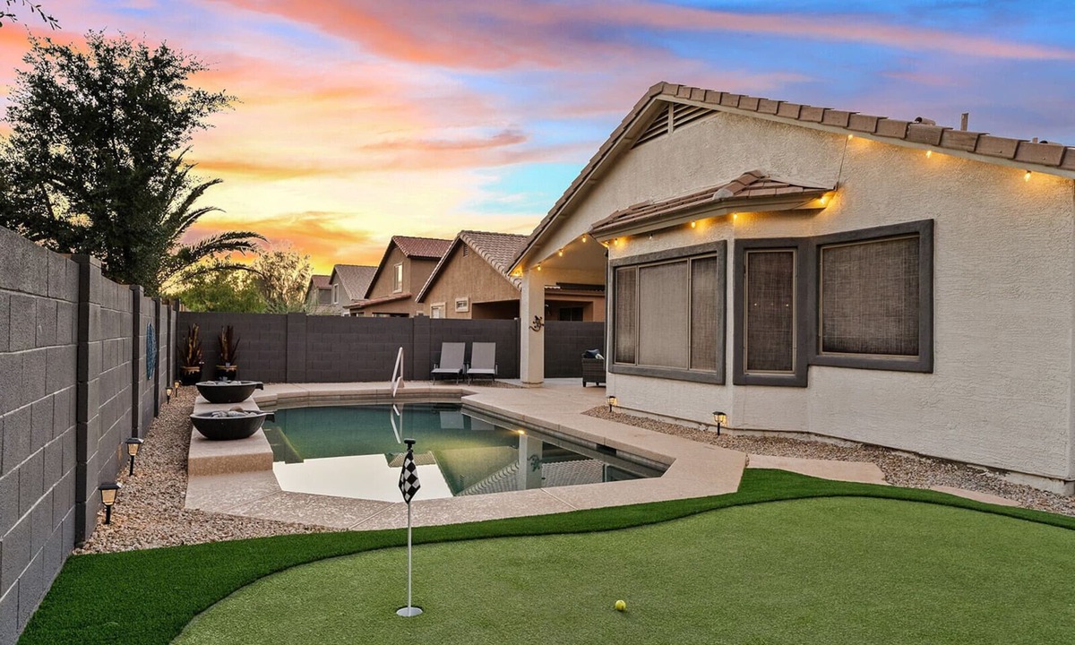 Villages At Queen Creek House | Sunny Poolside Golf Haven 4-Bed 2-Bath Heated Pool