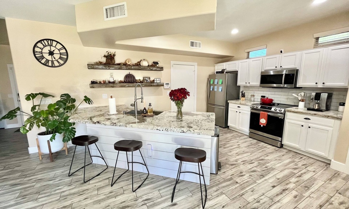 East Mesa House | Sunset Retreat! Quiet, gated community, close to hiking and restaurants
