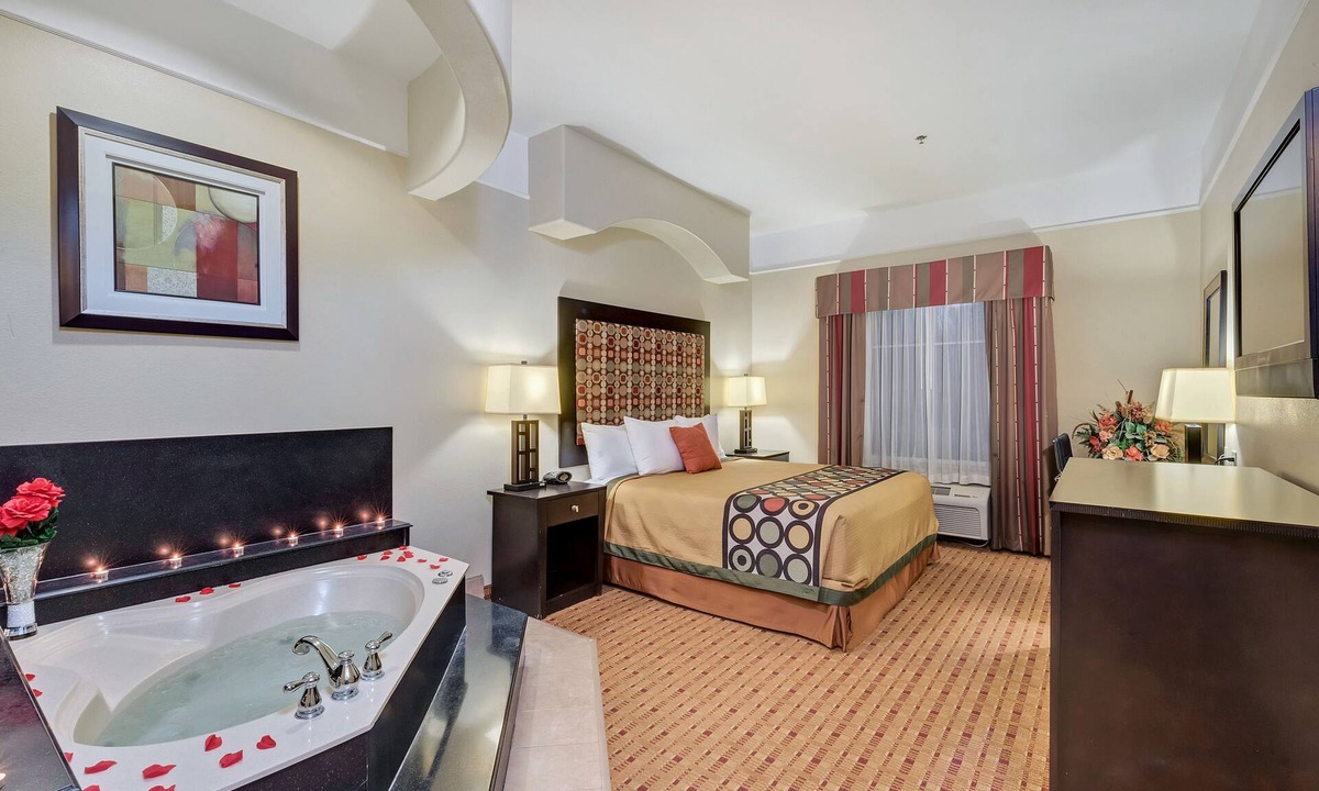 Hidalgo Hotel | Super 8 by Wyndham Hidalgo/McAllen Area
