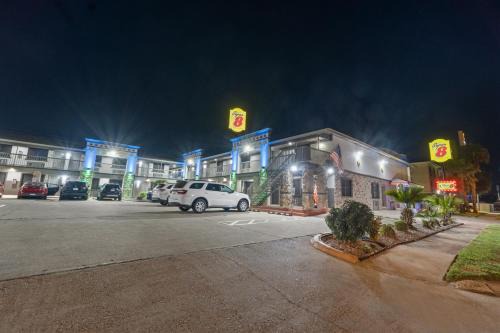 McAllen Hotel | Super 8 by Wyndham McAllen-Downtown-Airport-LA Plaza Mall