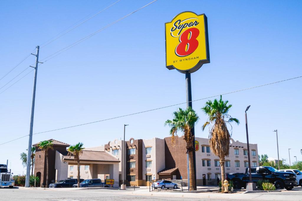 Yuma Hotel | Super 8 by Wyndham Yuma