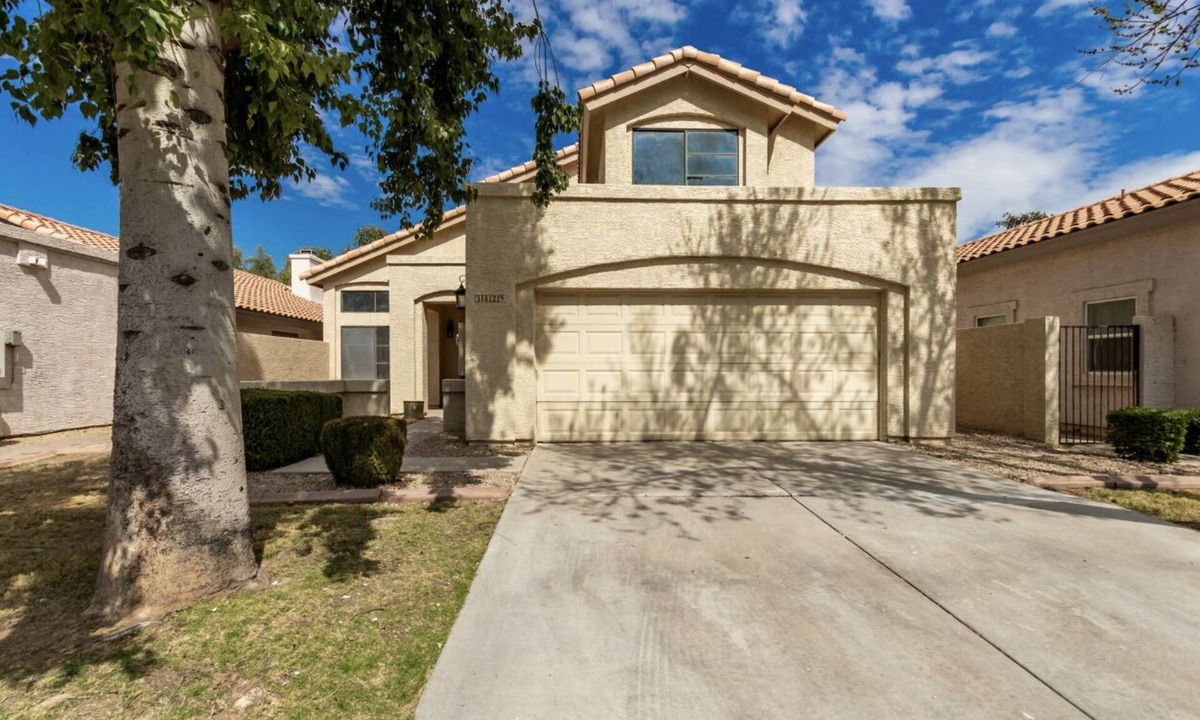 Garden Lake Manor House | Super Bowl weekend stay just 5 minutes away from Cardinal stadium .