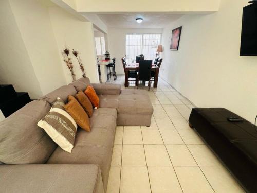 Queretaro House | Super zona comercial y cerca de todo