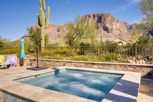 Apache Junction House | Superstition Mtn Estate! Luxe Pool & Rooftop Deck