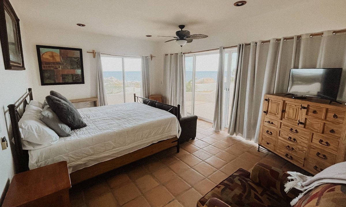 Los Zacatitos House | SURF the best breaks, beautiful home, walk to beach, exclusive in SJC