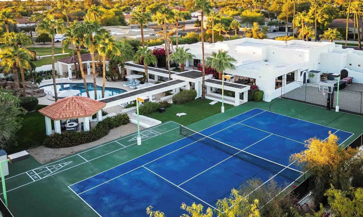 Sundown Manor House | SWSS Seen on TV: Resort Pool with Water Slide, Sport/Game Court, Hot Tub & Chef’s Kitchen