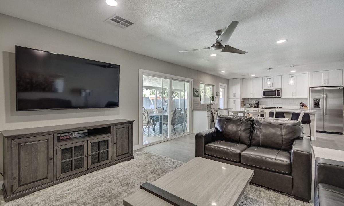 Tempe House | Tempe Remodel/Pool and Game Room!
