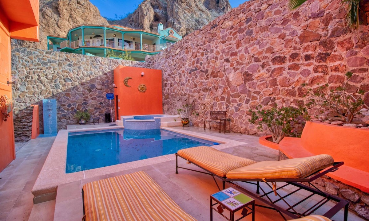 Sector Bahia Apartment | Tequila Sunrise Studio Apartment