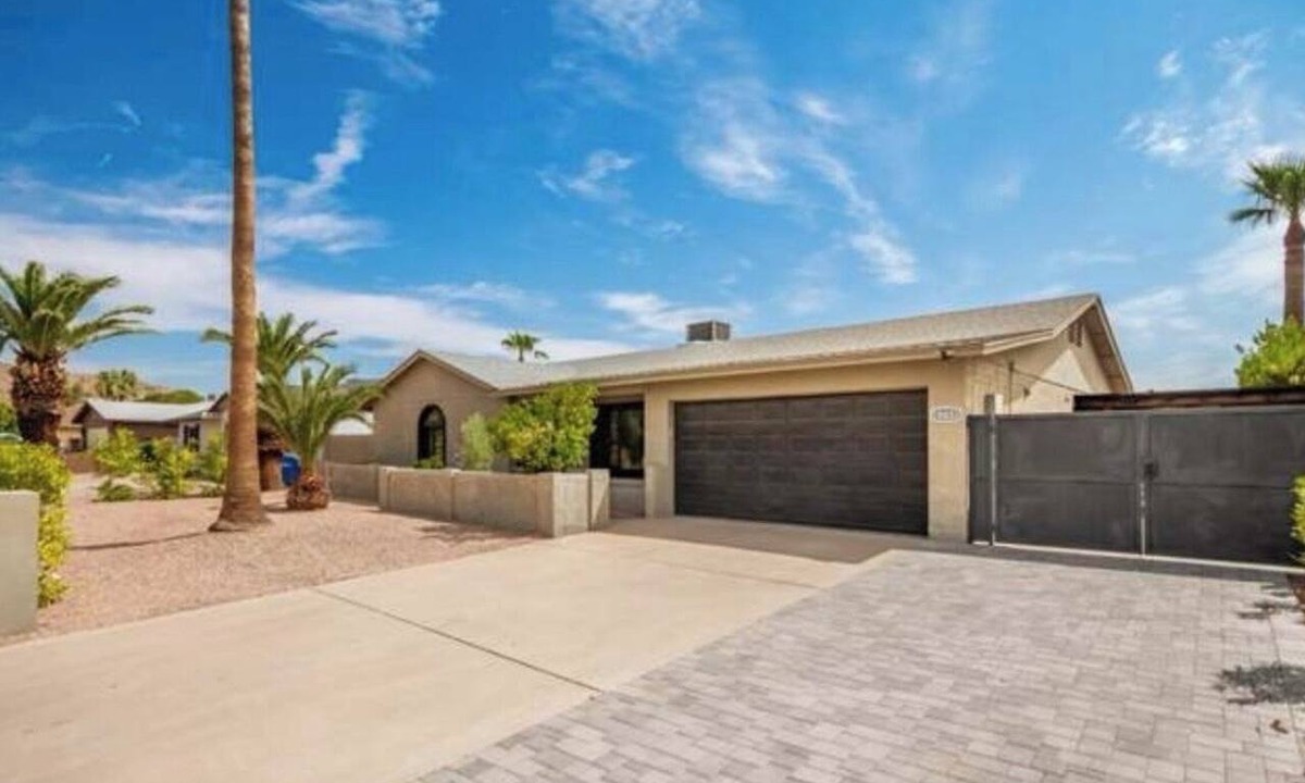 Desert Foothills Estates House | The Art House