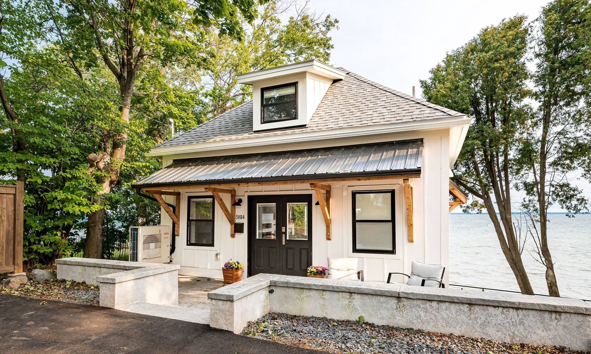 Lakeside - Lester Park Cottage | The Carriage House on Lake Superior I Lakeshore & Views I by Relax Open Air