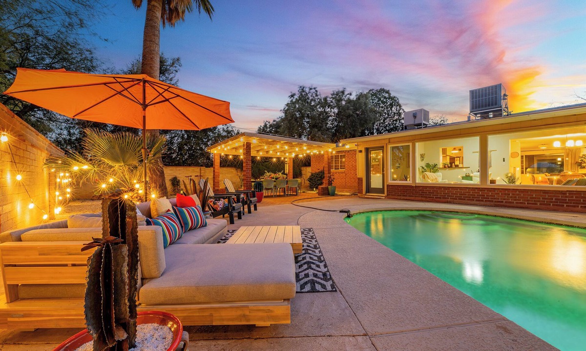 Tucson House | The El Jay. Upscale Designer Home w/Pool. Sleeps 9