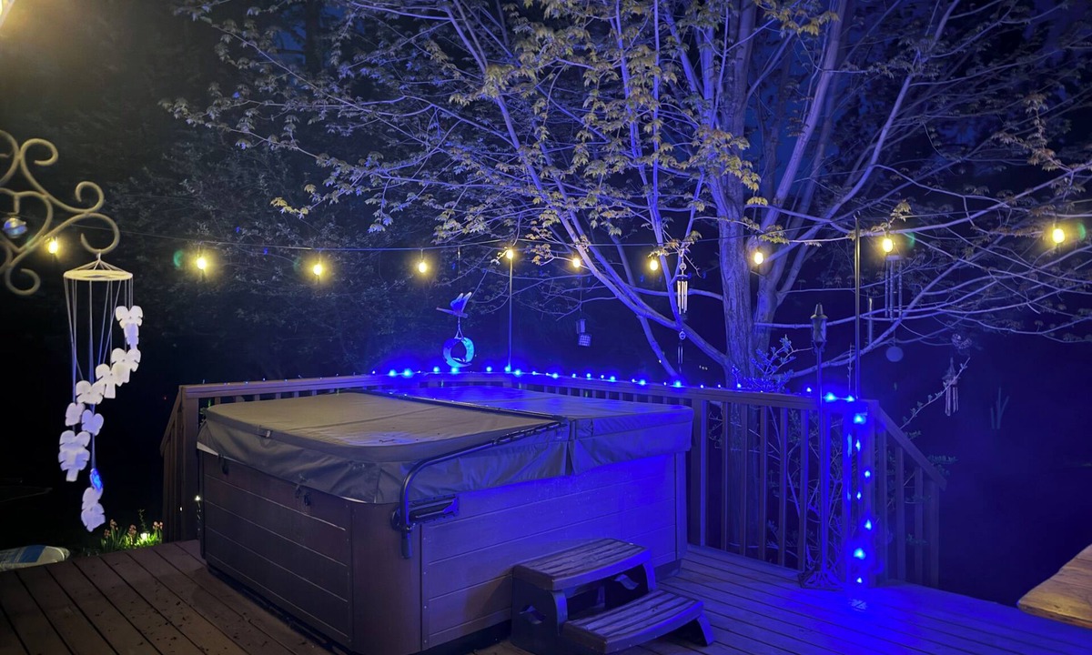 Superior House | The Haven: Secluded Meadow, Nestled in the Pines 4 BD 3 Bath, HOT TUB
