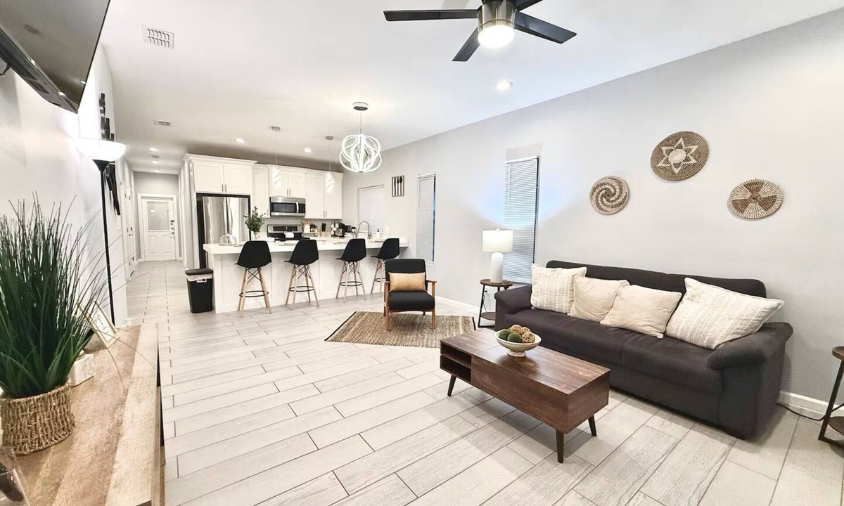 Brownsville House | The house Wren! A beautifully modern duplex house centrally near all attractions