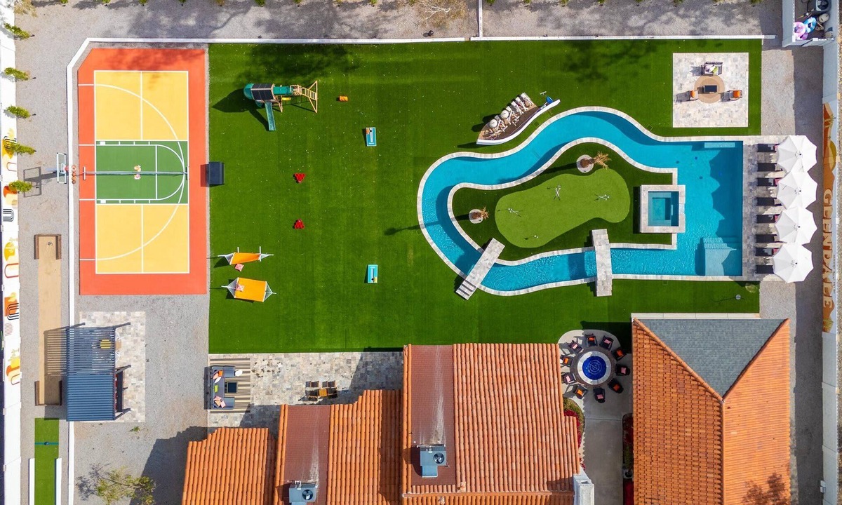 Glendale House | The Lazy Palm: Private Lazy River & Pickleball
