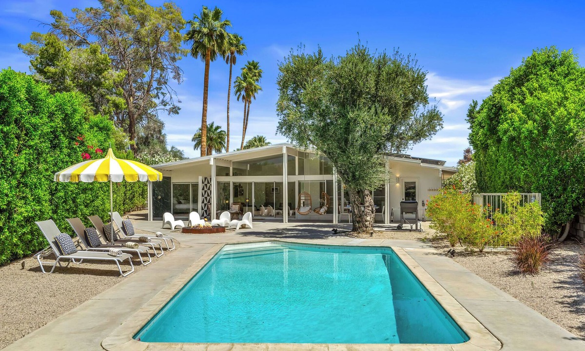 Palm Springs House | The Mod Cherry - Luxury Meets Retro Charm: Stay in a Stunning Palm Springs Retreat