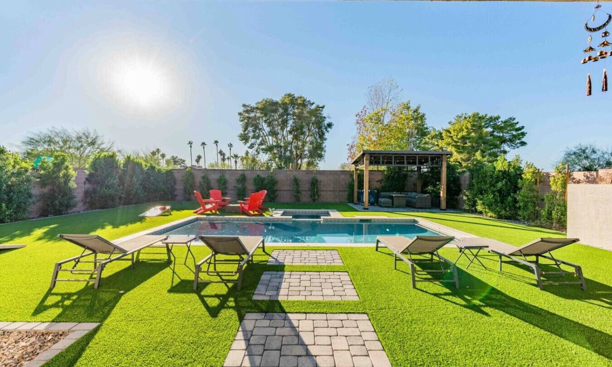Glendale House | The One With The Pool & Hot Tub