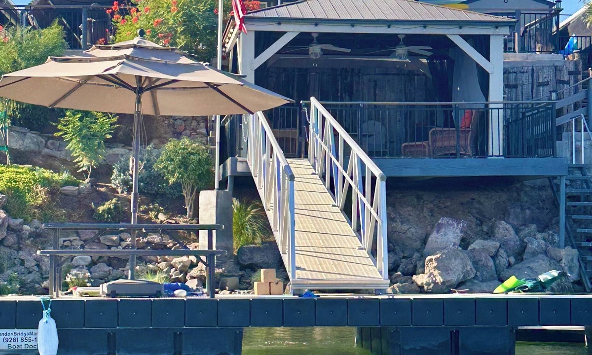 Bluewater House | The Parker River House-A Beautiful, secluded location on the River!