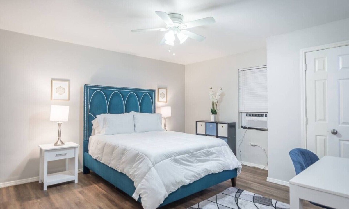 McAllen Apartment | 💚The Pecan 🧡Junior Suite Central McAllen Fast WiFi