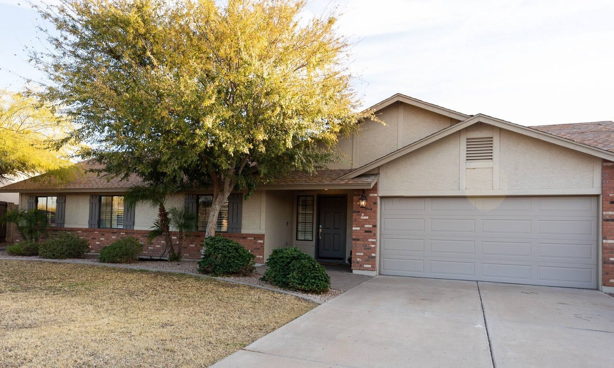 Mesa House | The Rexford-4 bdrm, Pool, Pickleball Court, Basketball