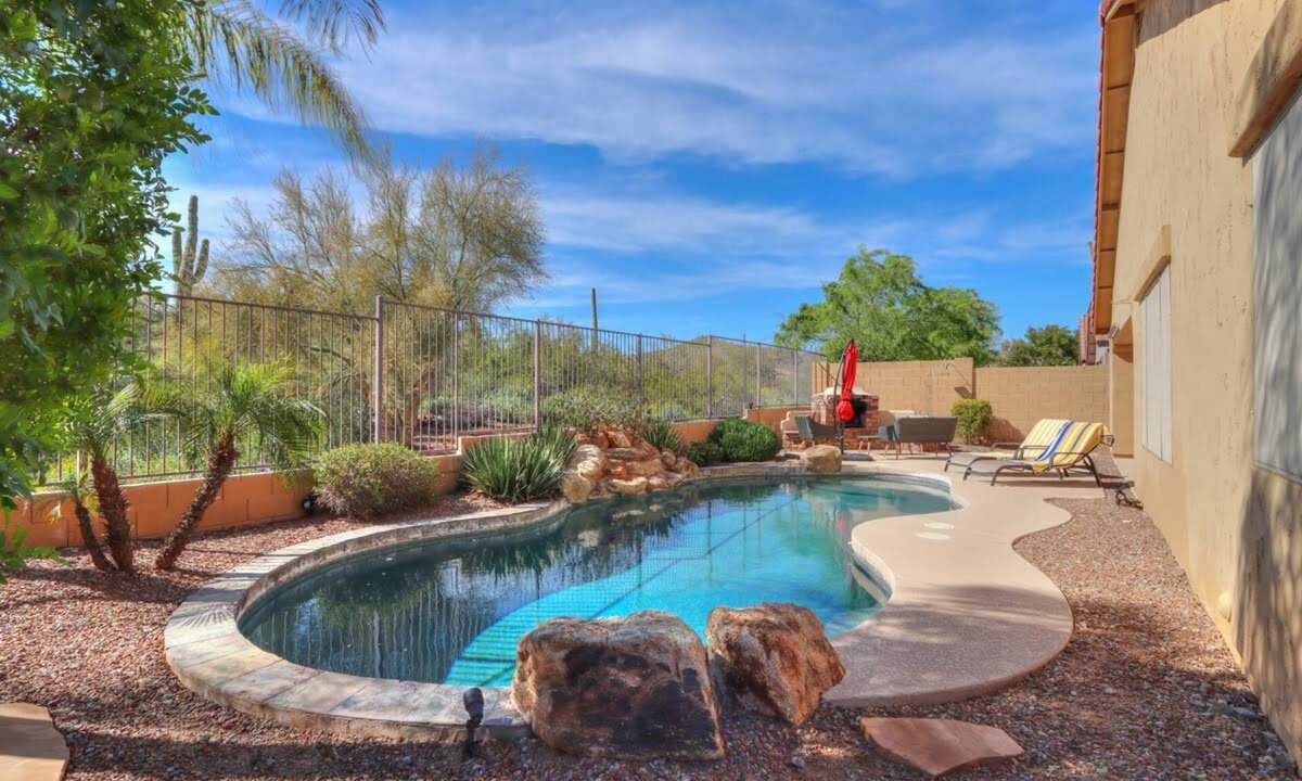 Tramonto House | The Tramonto Lodge Sunset Views Heated Pool Fire pit Fun