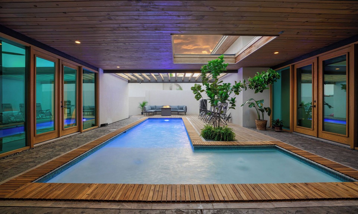 Edinburg House | The Ultimate Retreat Home