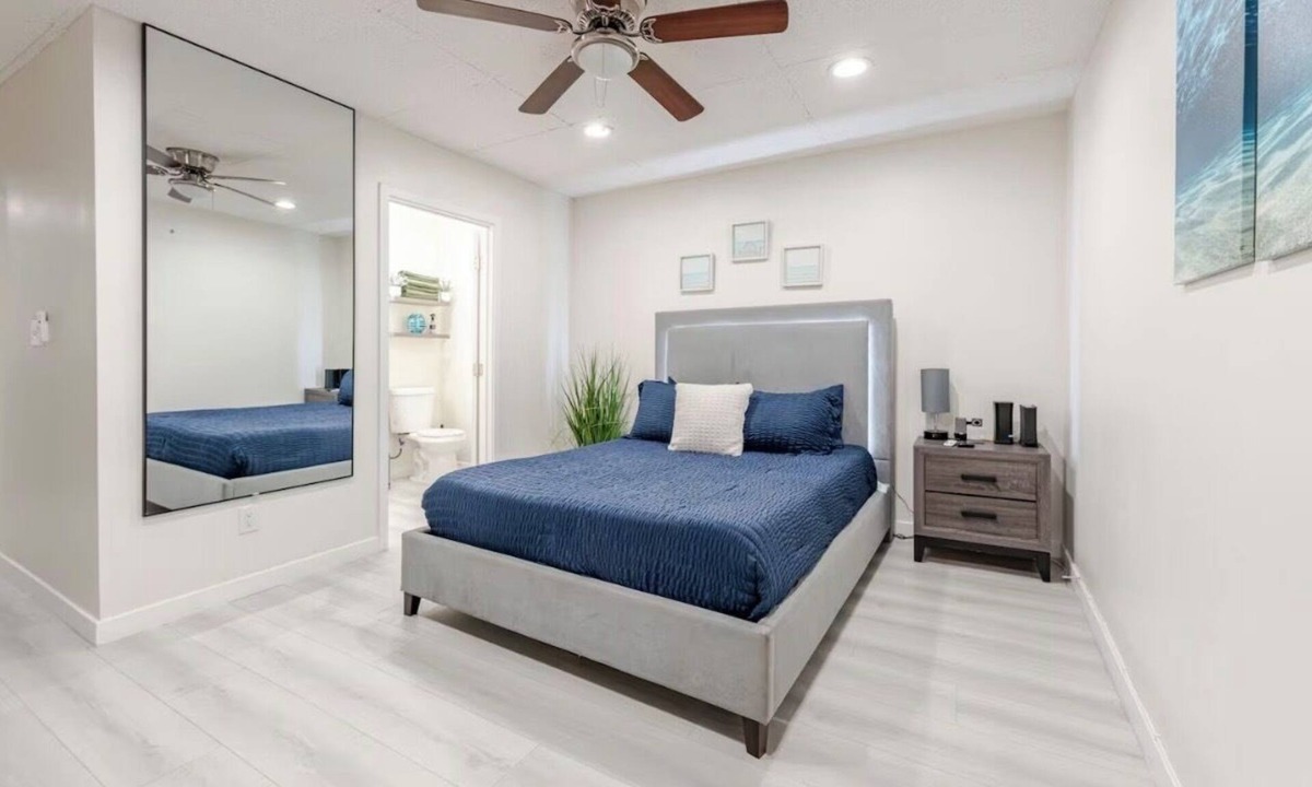 Willmore House | This basement apartment has its own private entrance. Near downtown Long Beach